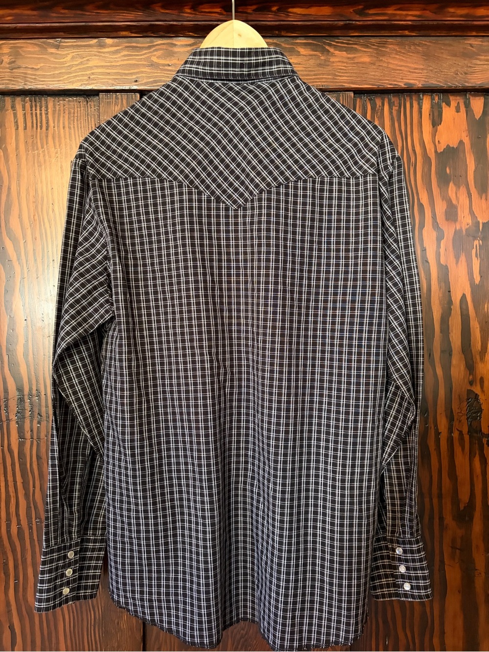 Wrangler Men’s Black and White Plaid Western Snap-Front Shirt - Picture 2 of 5